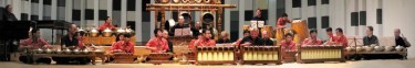 Hier spelen Ensemble Gending (zwart) en ensemble Kyai Fatahillah (rood) Kulu-Kulu in Utrecht, 12-9-10